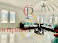 Sale - Villa - Jalon Valley - Valley / Urbanización