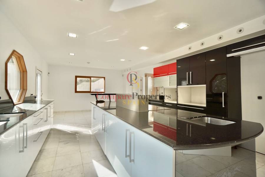 Sale - Villa - Benhavis - El Paraiso Alto