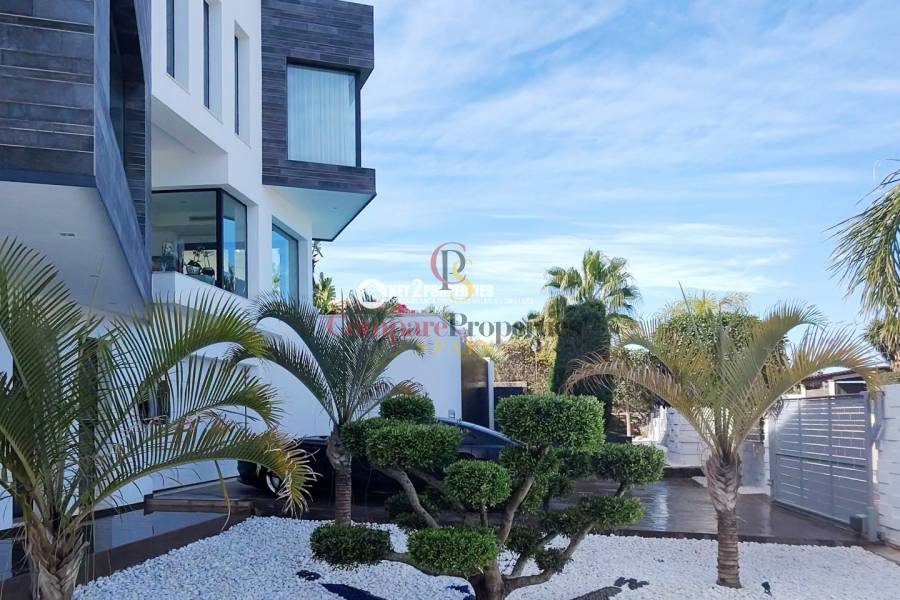 Sale - Villa - Jávea