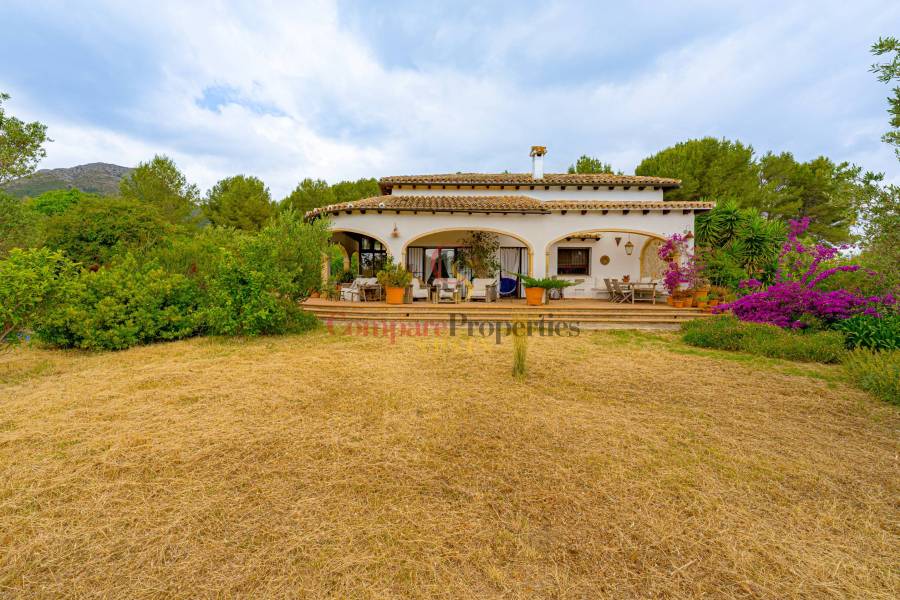 Sale - Villa - Jalon Valley - Campo