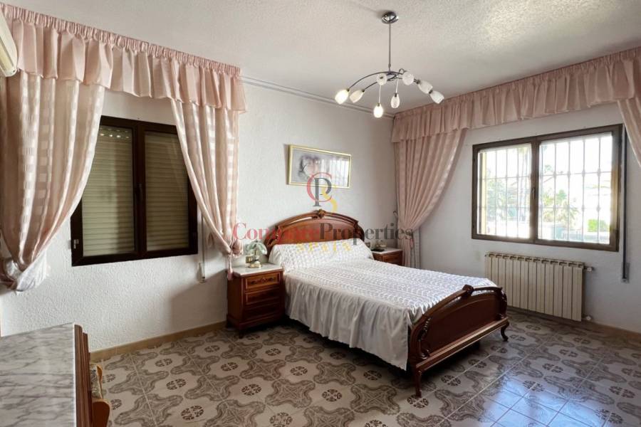 Sale - Villa - Dénia