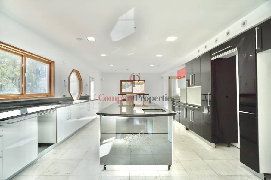 Sale - Villa - Benhavis - El Paraiso Alto